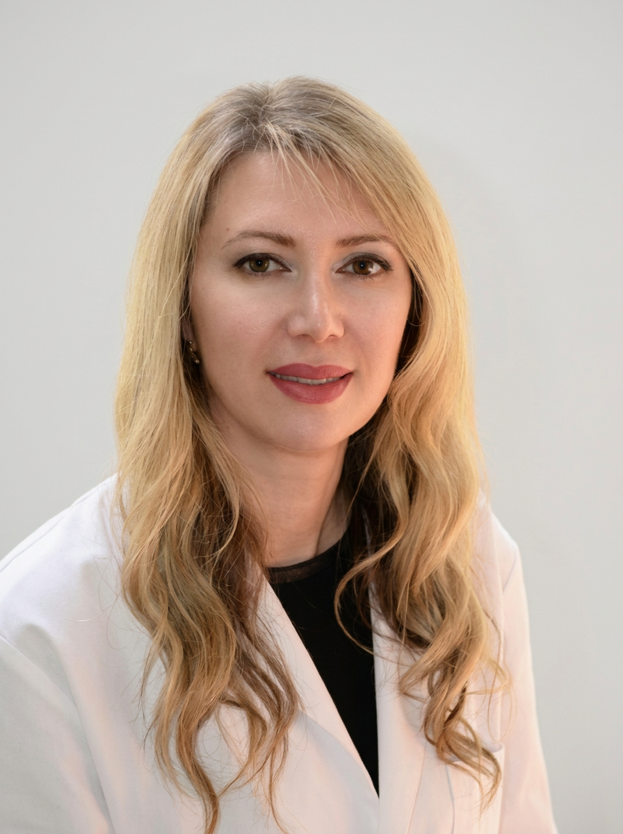 Portrait of Dr. Marianna Zadov, general and cosmetic dentist