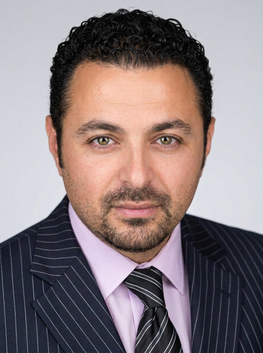Portrait of Simon Leizgold, Manager of Acquisitions and Operations at Panzek Dentistry